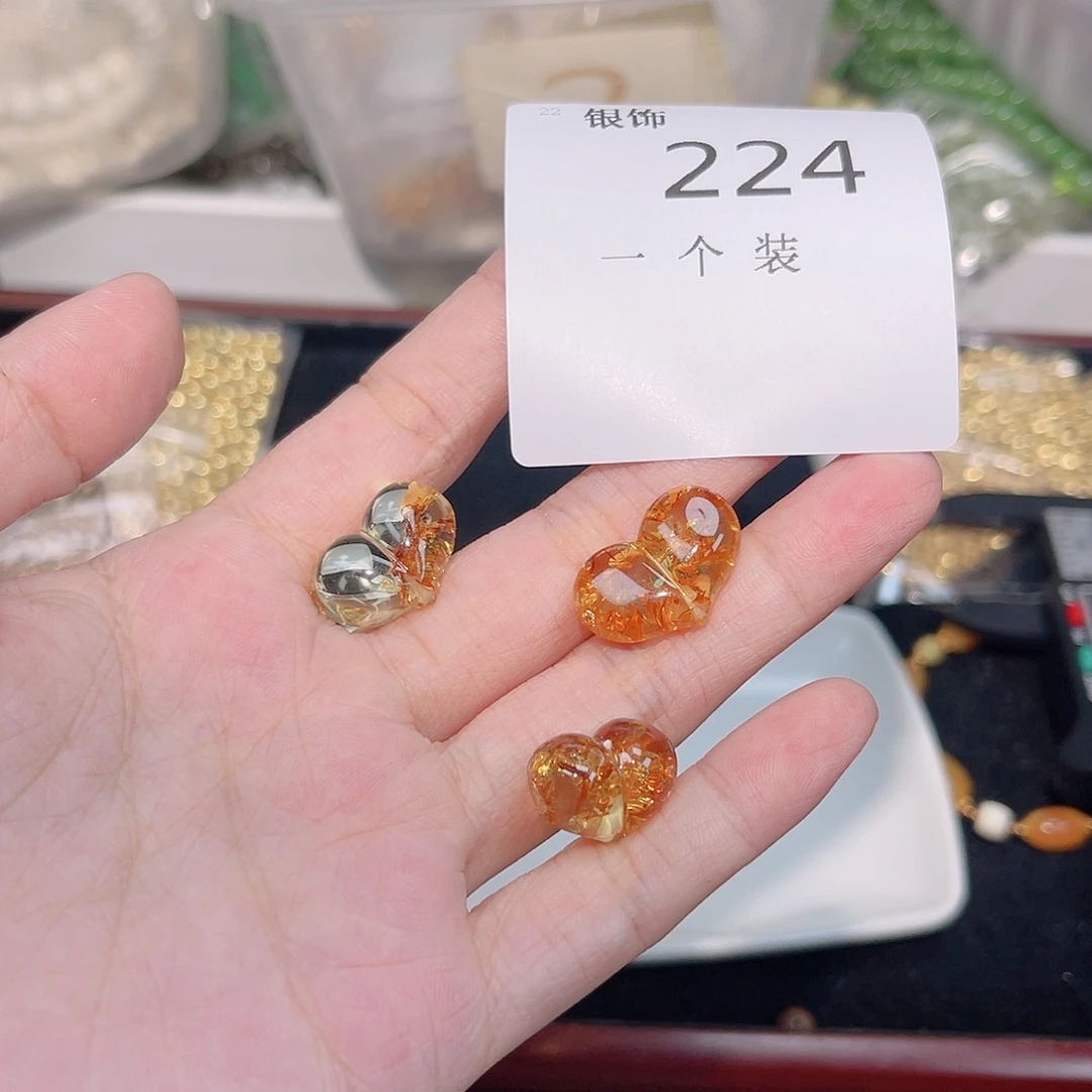 未镶嵌珠宝半成品水晶224 。