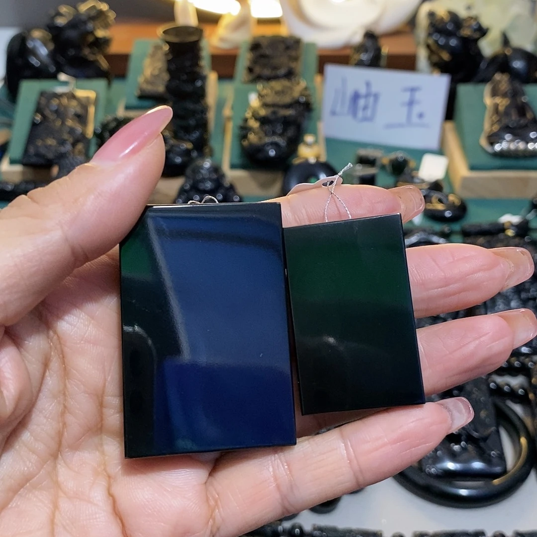 武***风蛇纹石玉未镶嵌颈饰