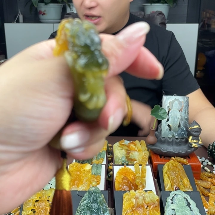 未镶嵌蛇纹石玉颈饰
