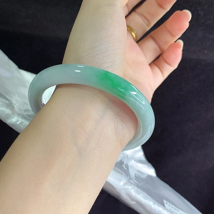 翡翠未镶嵌手镯56圈6661