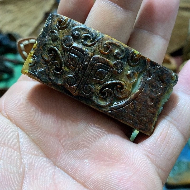未镶嵌岫岩河磨玉（透闪石质玉）挂件