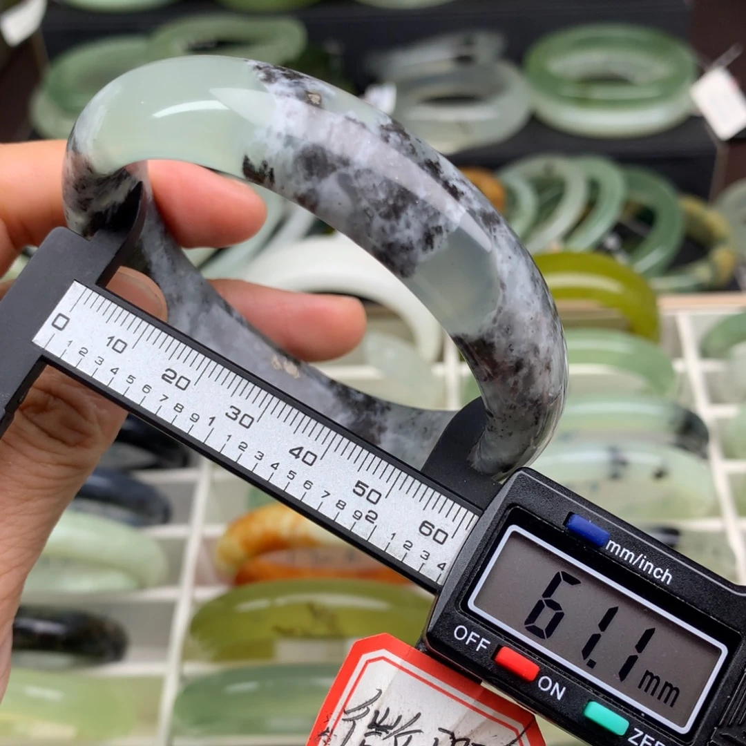 蛇纹石玉未镶嵌手镯755