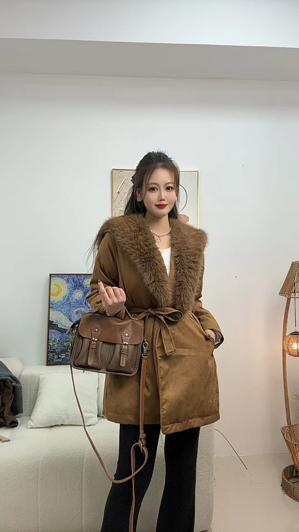 Y89区868浅咖色翻领宽松型短外套时尚系带收腰棉服