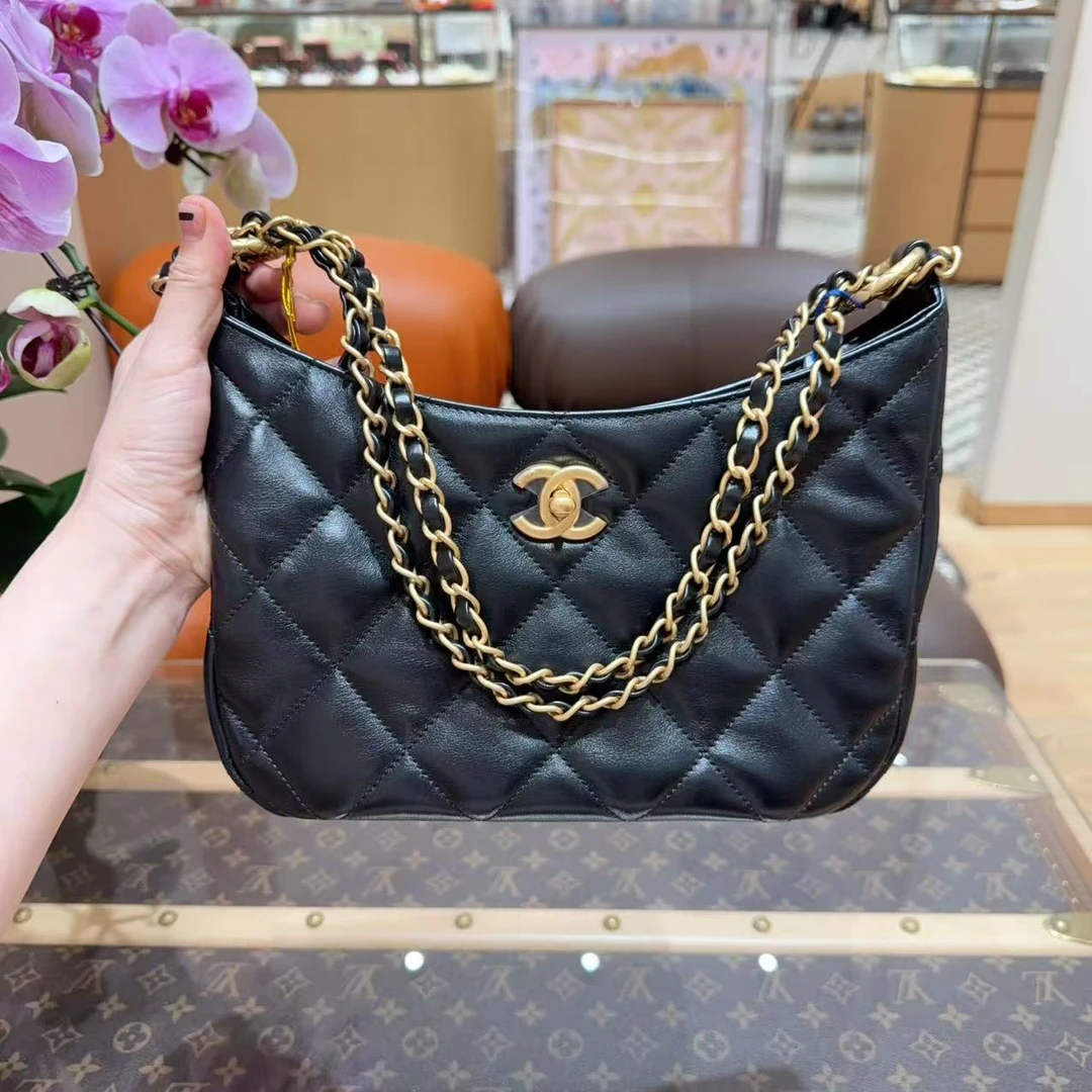 未使用 Chanel/香奈儿 24B Hobo 小号牛皮腋下单肩包！芯片款