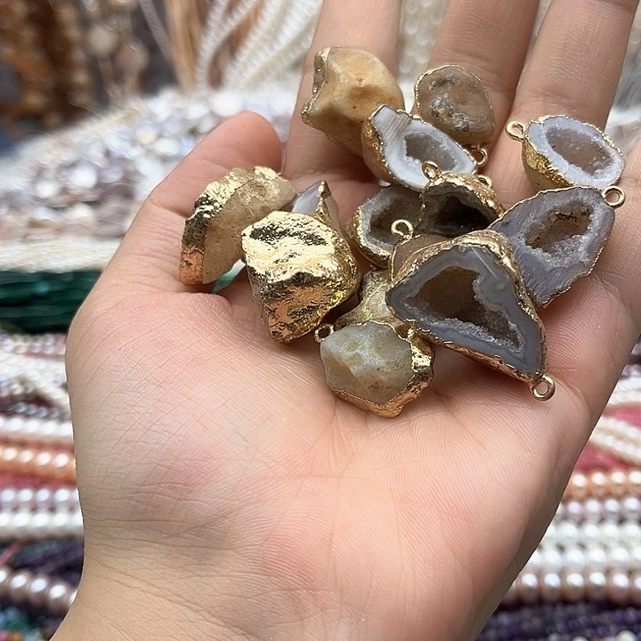 未镶嵌玛瑙/玉髓珠宝半成品2个水晶洞吊坠随机发