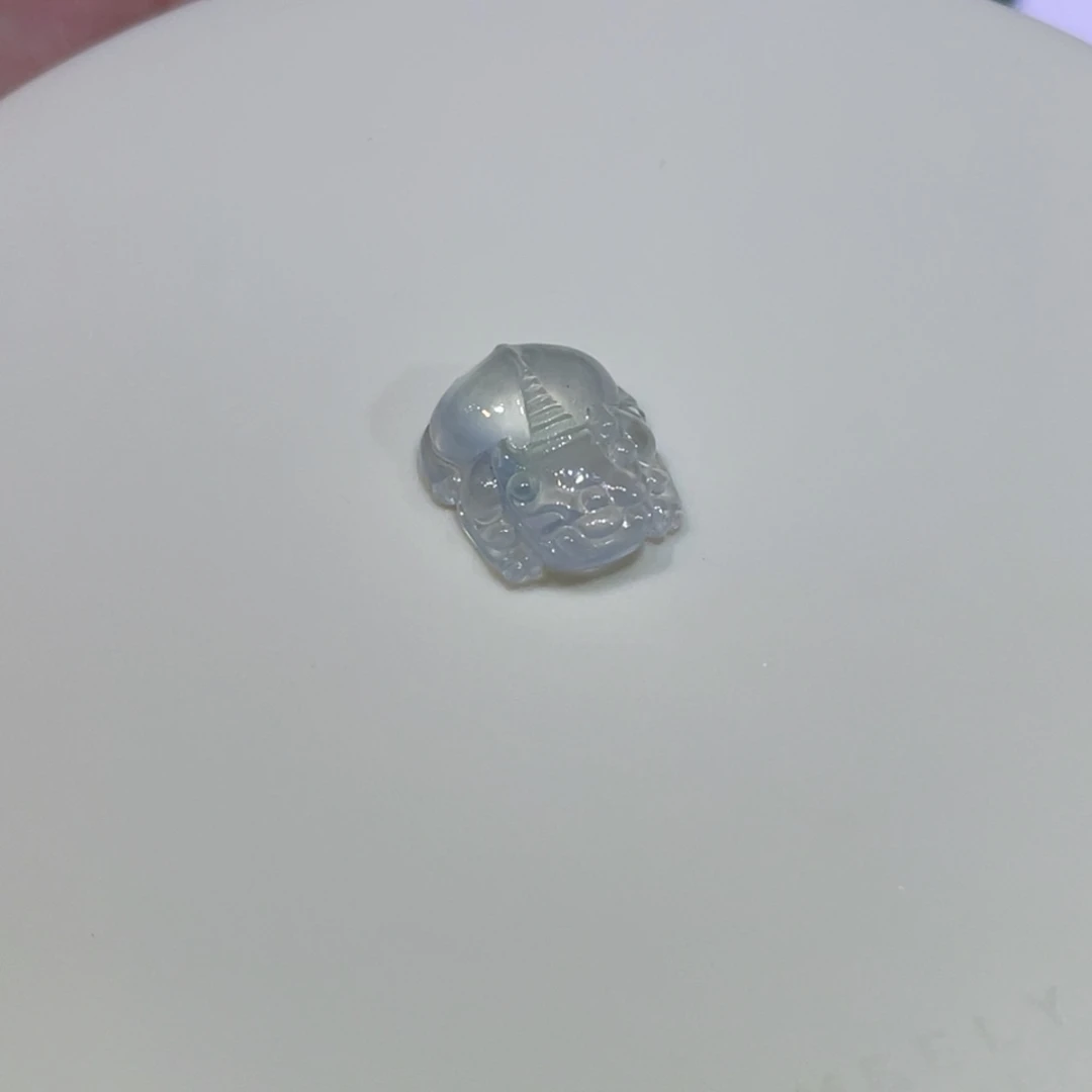 翡翠未镶嵌颈饰貔貅