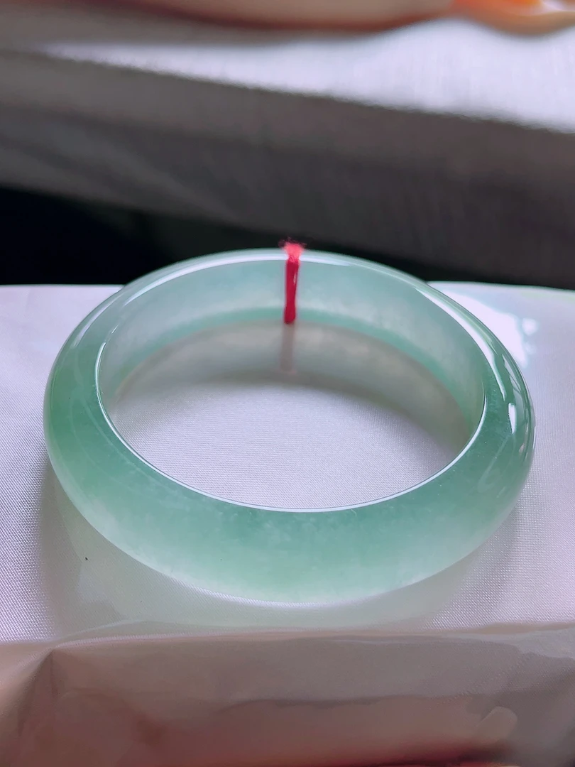 天然缅甸A货纯天然翡翠 正品女款时尚冰种起胶晴底57.2圈宽边手镯