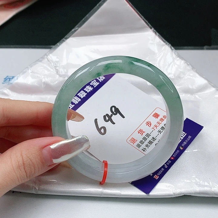 翡翠手镯未镶嵌翡翠手镯