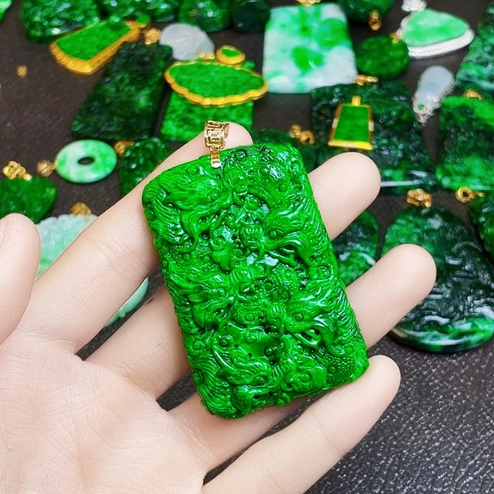 翡翠18K金镶嵌颈饰多样性