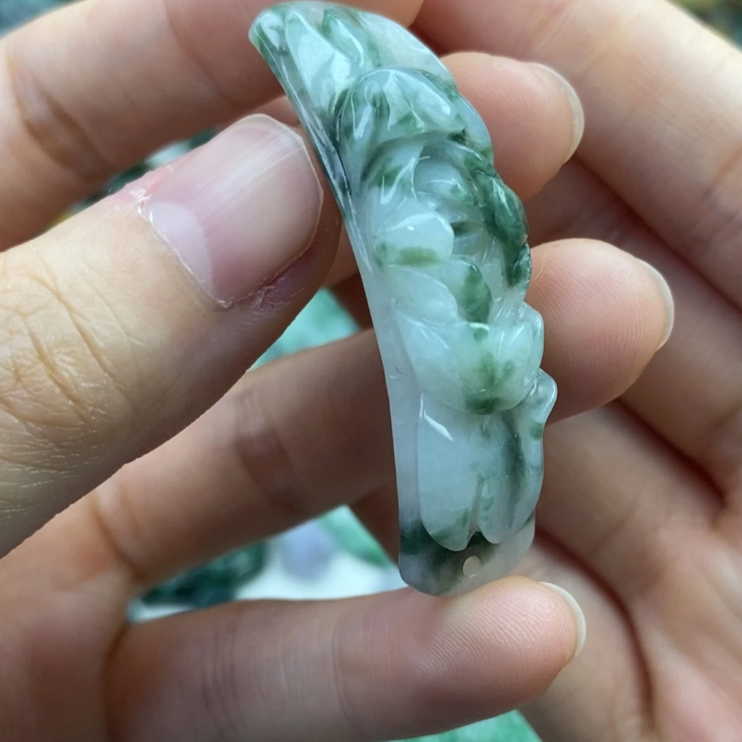 翡翠未镶嵌颈饰手牌：裸发