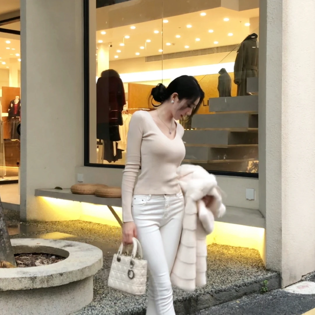希野逸儿/卡其色深V领针织打底衫秋冬新款内搭修身显瘦长袖上衣
