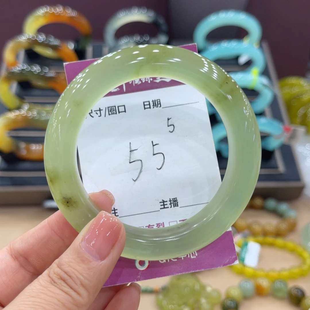 么***哒岫玉未镶嵌手镯手镯