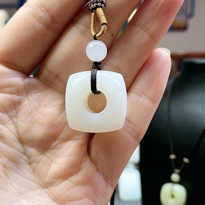 【闪购商品】颈饰未镶嵌和田玉