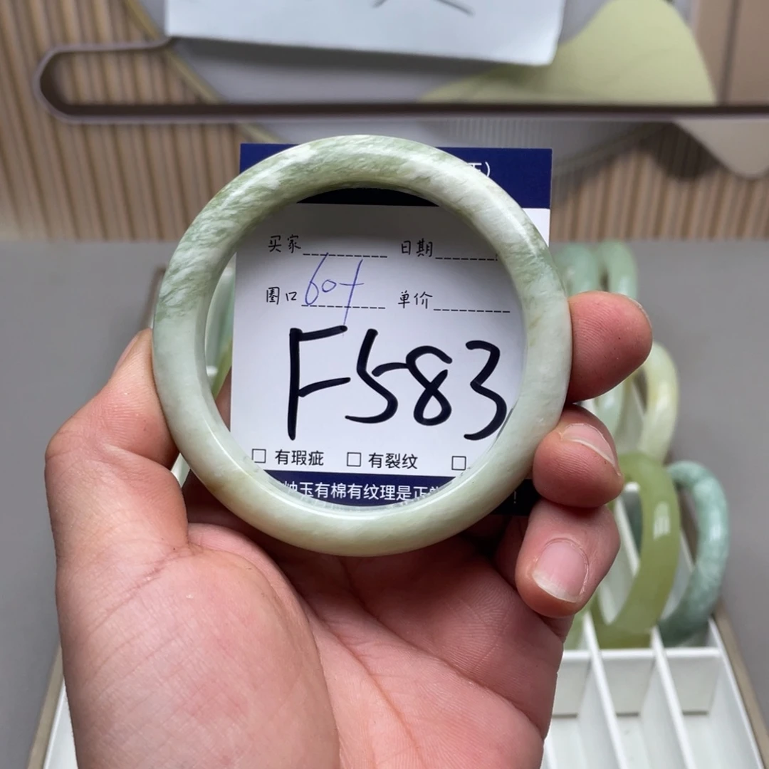 岫玉手镯手镯未镶嵌