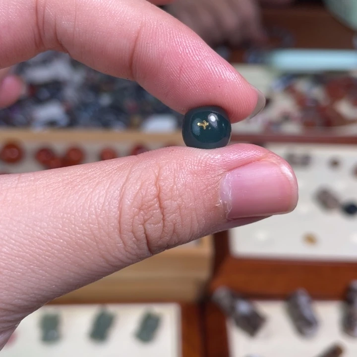 翡翠未镶嵌颈饰78