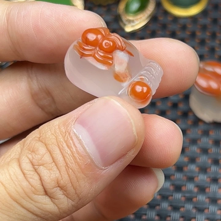 南红玛瑙未镶嵌挂件