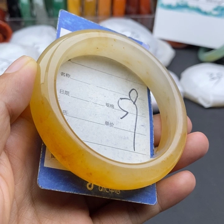 未镶嵌手镯石英质玉