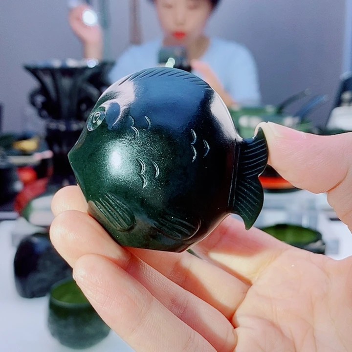 陈***莎和田玉（青玉）未镶嵌把件