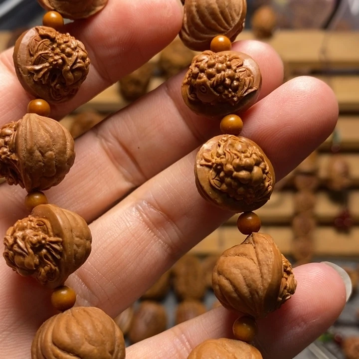 斌***桃核手工雕刻金蟾手串