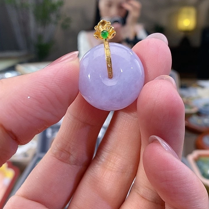 吊坠(不含链)18K金镶嵌翡翠嗨****着