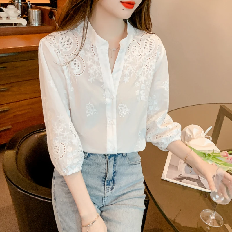 2025夏季新款刺绣花镂空宽松显瘦V领纯棉女衬衫百搭时尚红人服饰