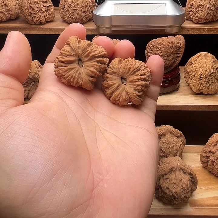 文玩核桃吊坠凹底38全家福