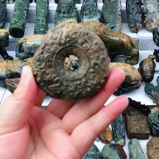 未镶嵌岫岩河磨玉（透闪石质玉）把件