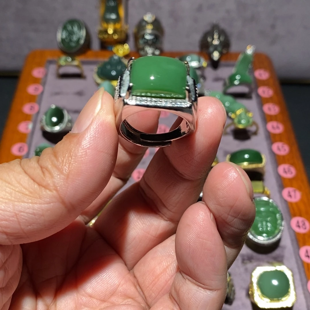 翱***翔和田玉未镶嵌戒指