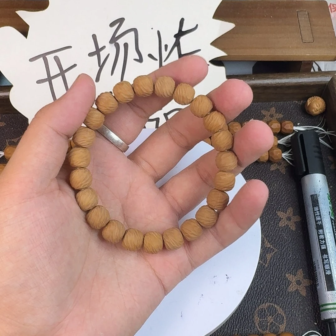 猴头核桃吊坠云锦