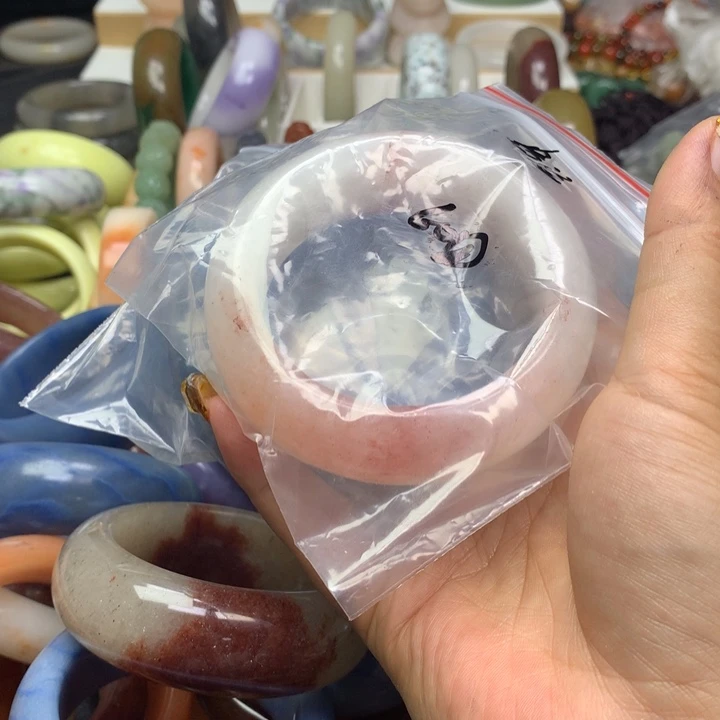 石英质玉手镯未镶嵌贵*