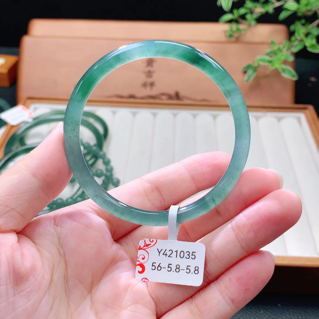 翡翠未镶嵌手镯（圆镯）