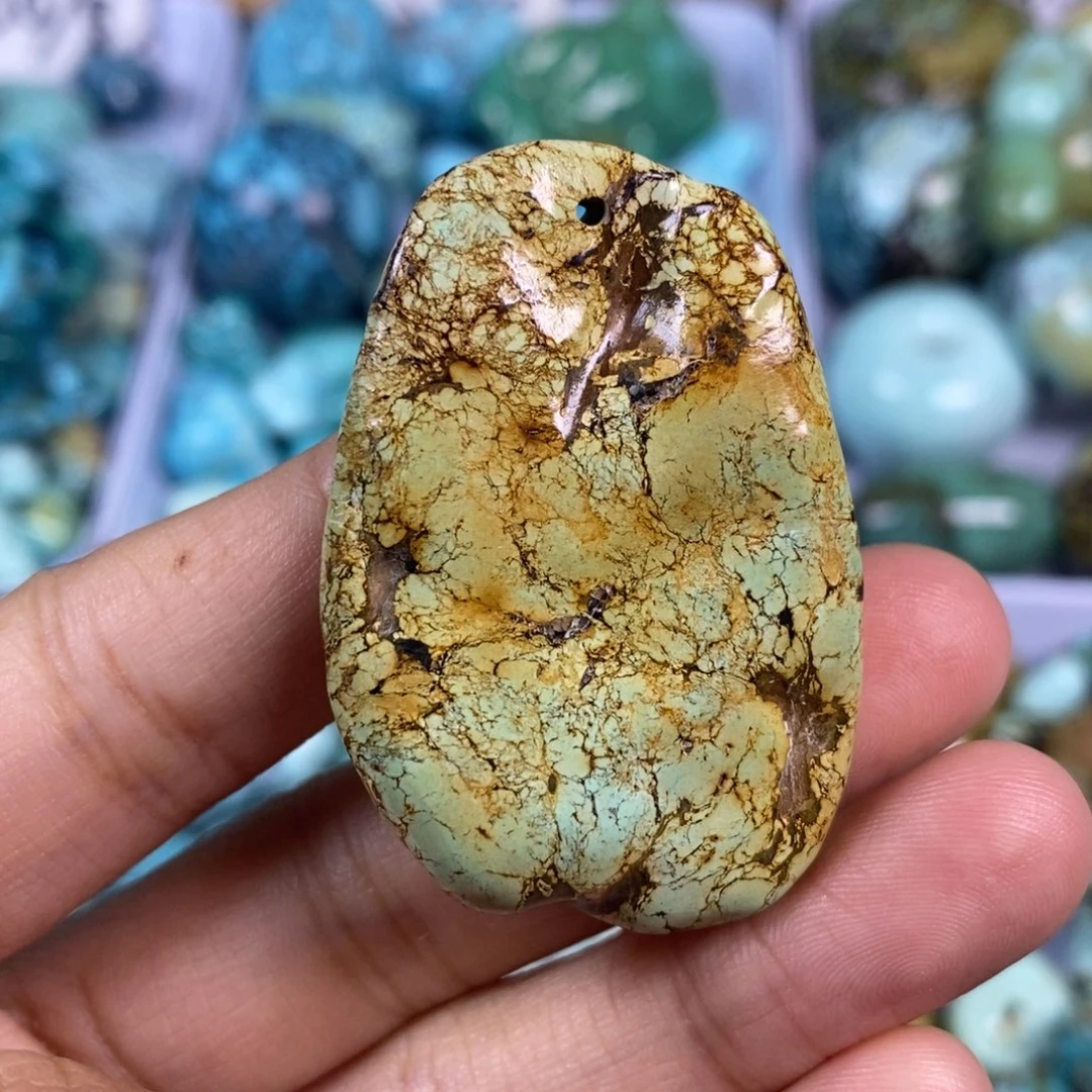 绿松石未镶嵌颈饰