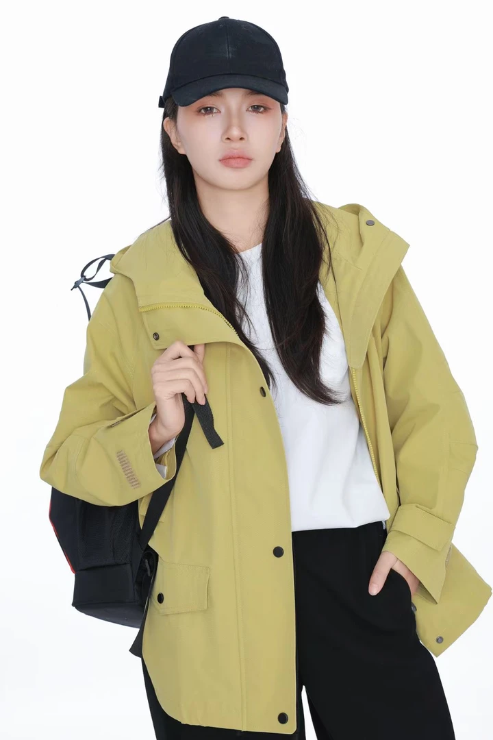 玛丝恩迪新款冲锋衣外套三色可选