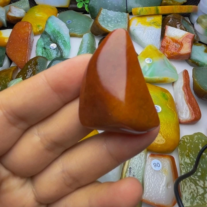 翡翠挂件未镶嵌翡翠