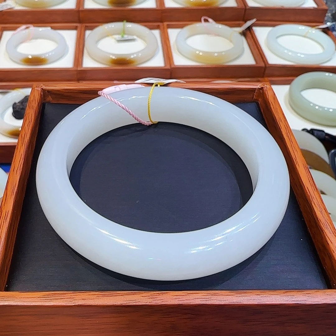 和田玉手镯未镶嵌羊脂白60