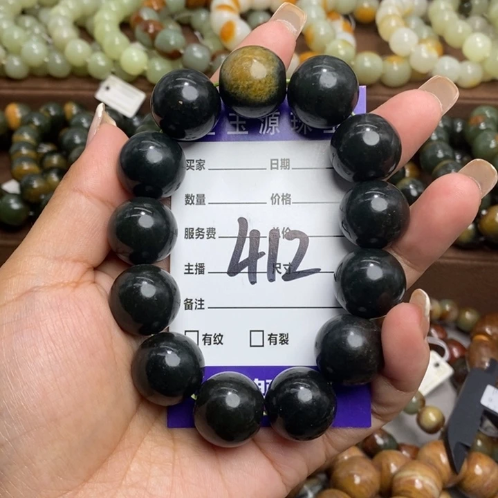 透闪石质玉未镶嵌手链微瑕