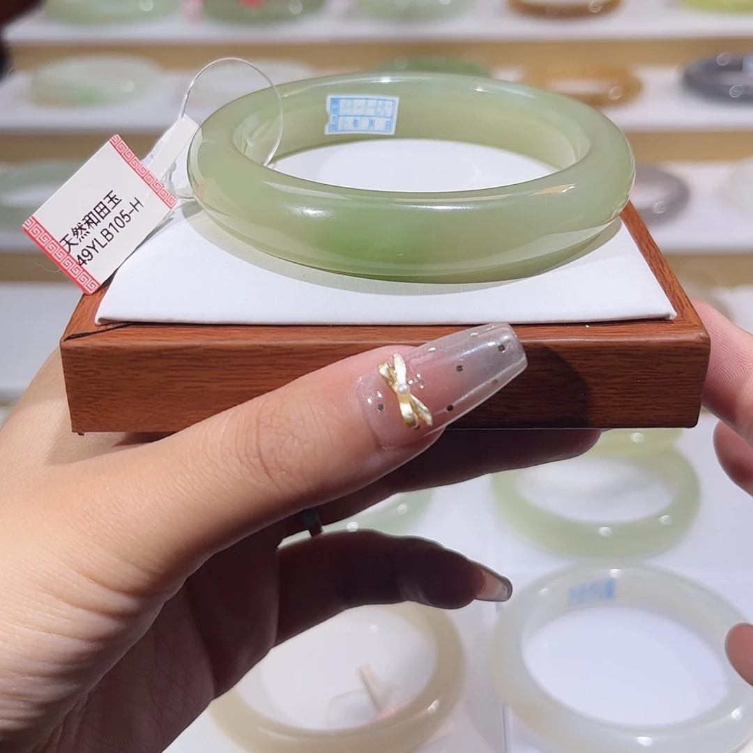 和田玉未镶嵌手镯一口翠