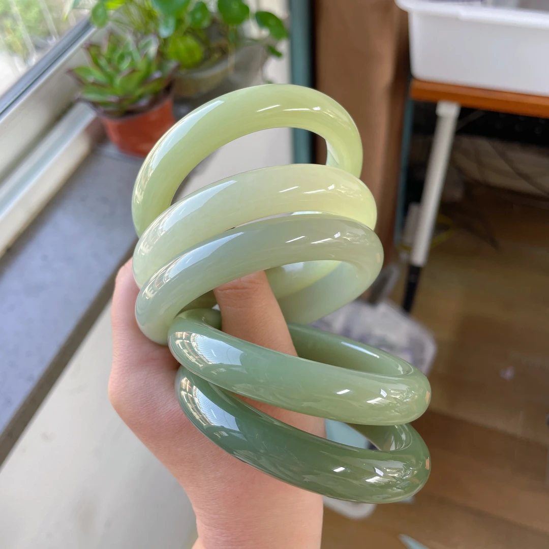 天然新疆和田玉且末料手镯玉镯子多样性发货拍一发一圈口50-63mm