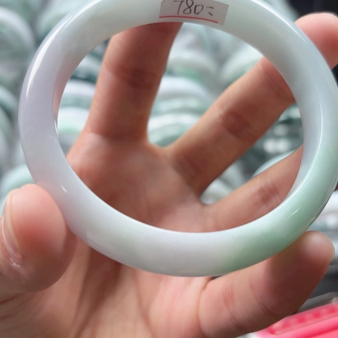 翡翠手镯未镶嵌手镯