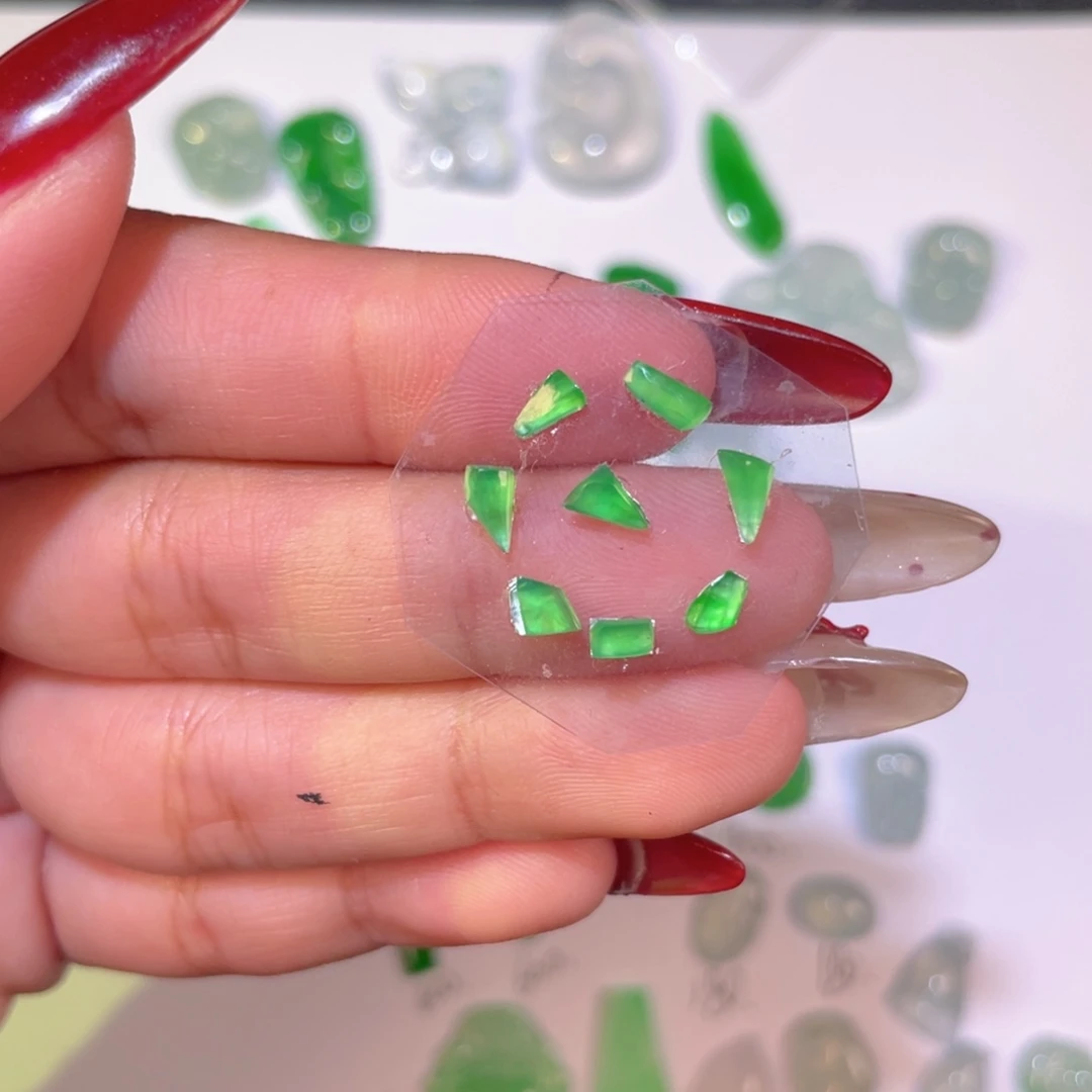 翡翠未镶嵌颈饰裸石