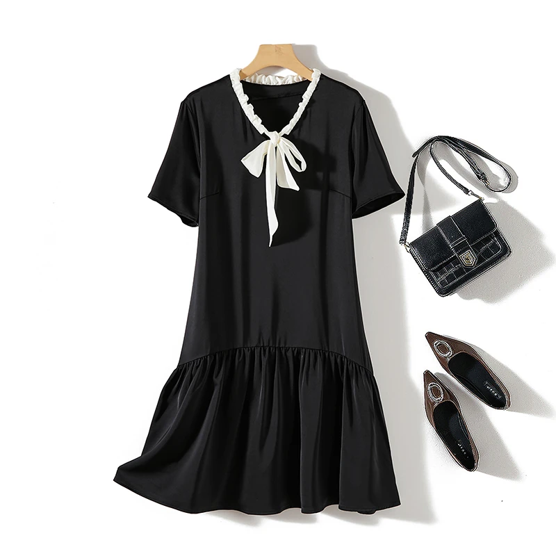 文艺高级感@蝴蝶结装饰V领缎面小黑裙女百褶小裙摆短袖连衣裙
