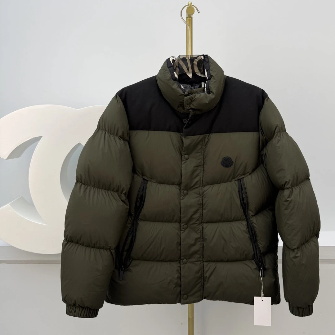 99新 MONCLER 军绿色徽标logo羽绒服A3126尺码1胸围60衣长71