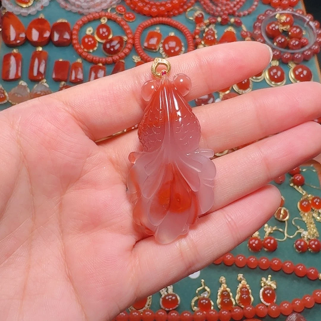 南红玛瑙18K金镶嵌吊坠