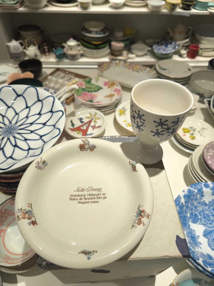 雪花高足杯和小兔子盘子