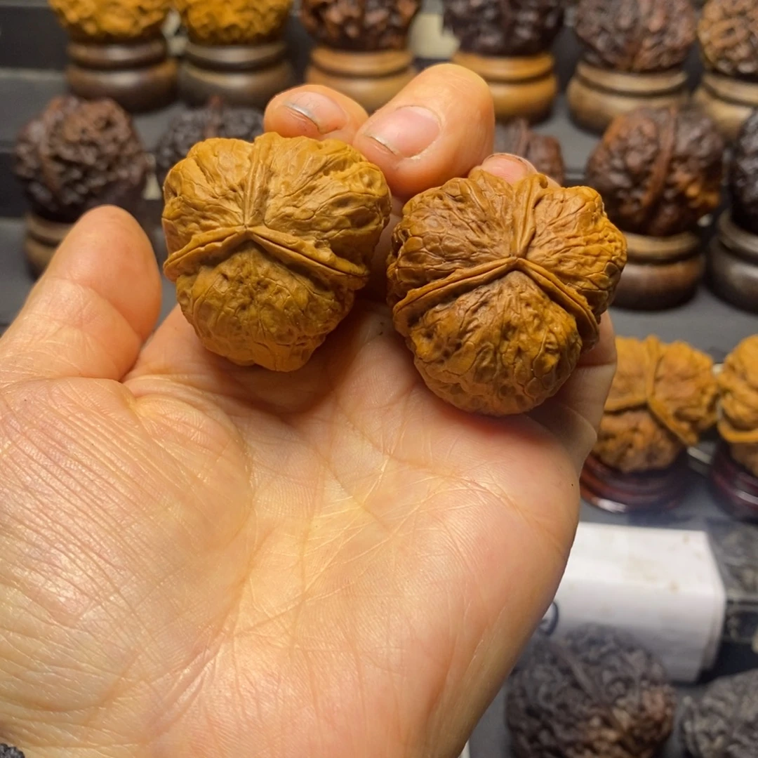 文玩核桃吊坠三棱36