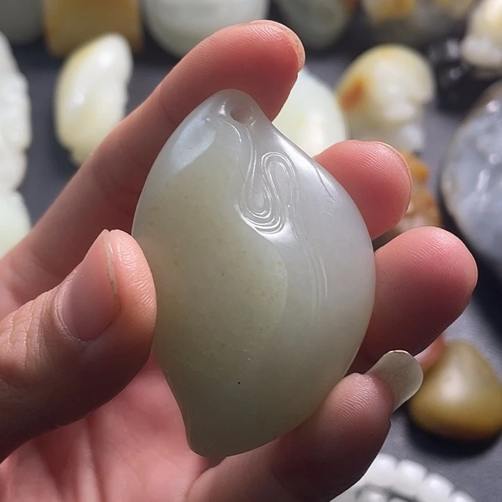 明***好和田玉未镶嵌颈饰