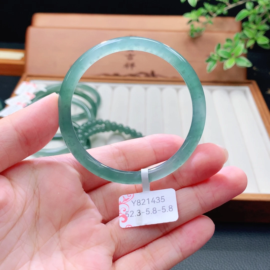 未镶嵌手镯（圆镯）翡翠