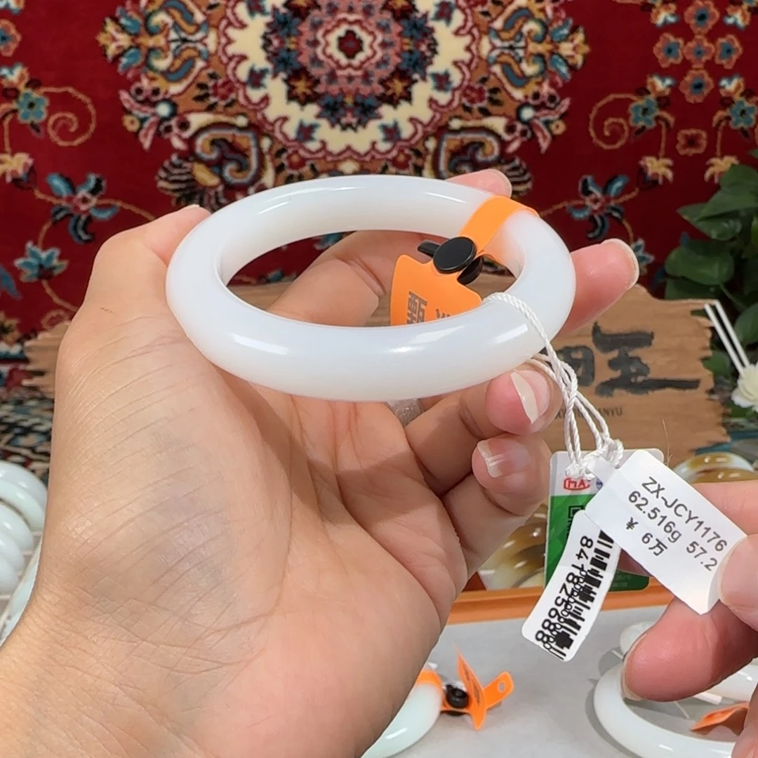 未镶嵌手镯和田玉羊脂级和田玉手镯57