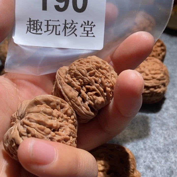 黄***.文玩核桃吊坠37四座楼190打底不退换