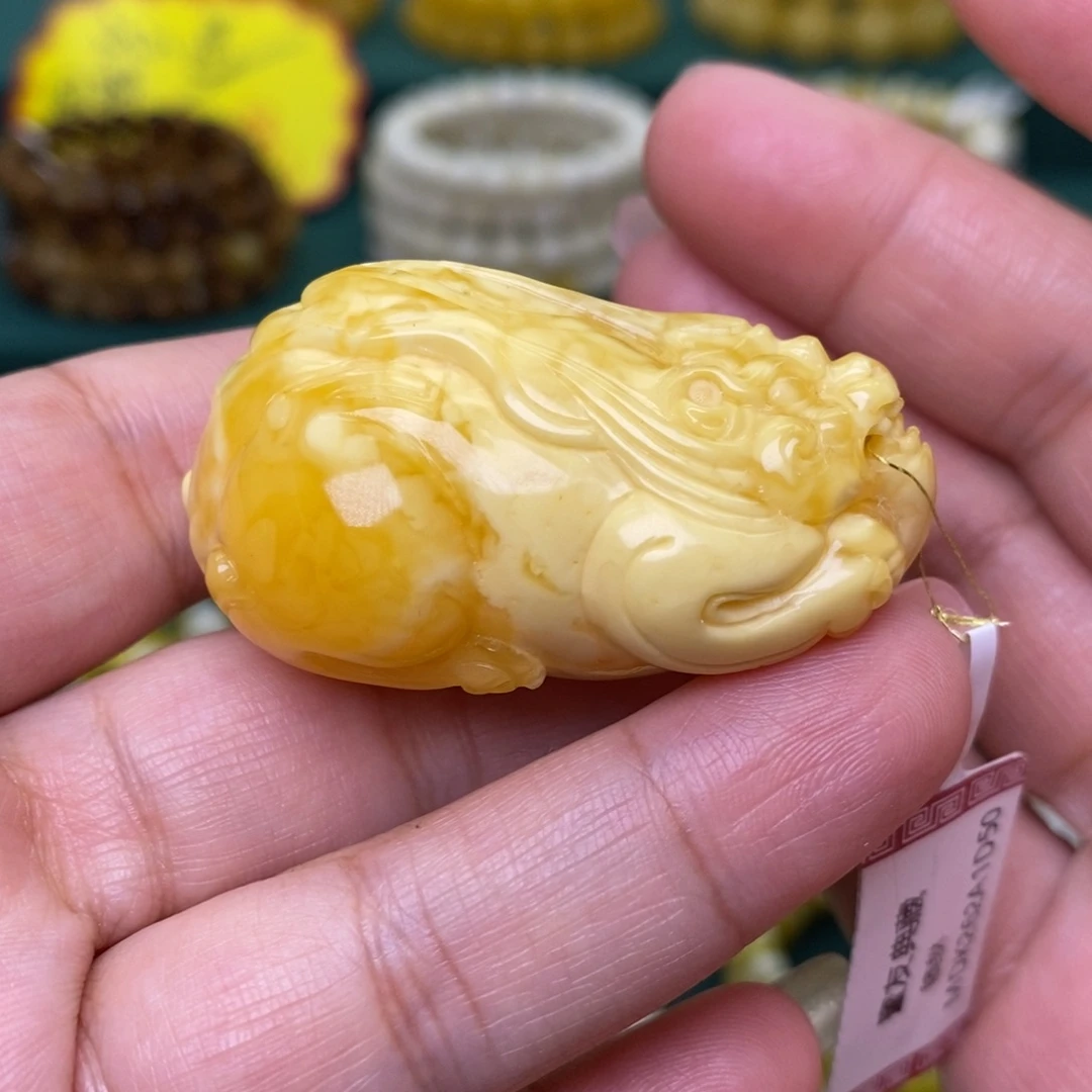 蜜蜡未镶嵌裸石貔貅